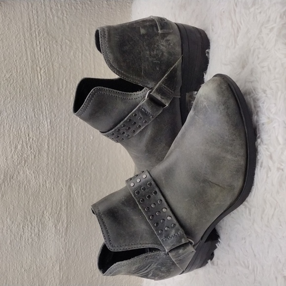 Sorel Lolla ll Quarry Gray Leather Strap Stud Chunky Heel Pull On Ankle Boot - Picture 1 of 16